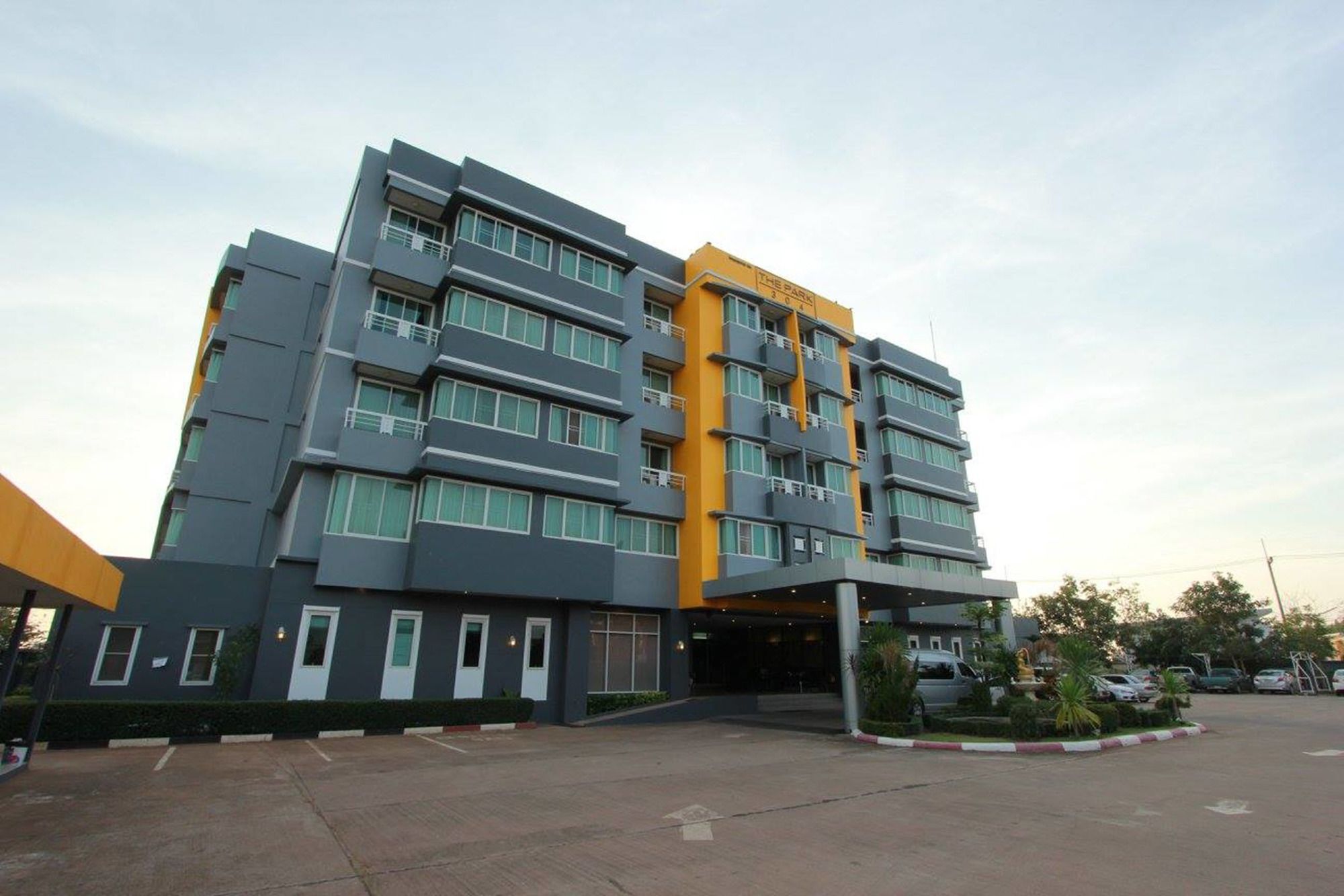 Si Maha Phot The Park 304 Executive Serviced Apartment מראה חיצוני תמונה