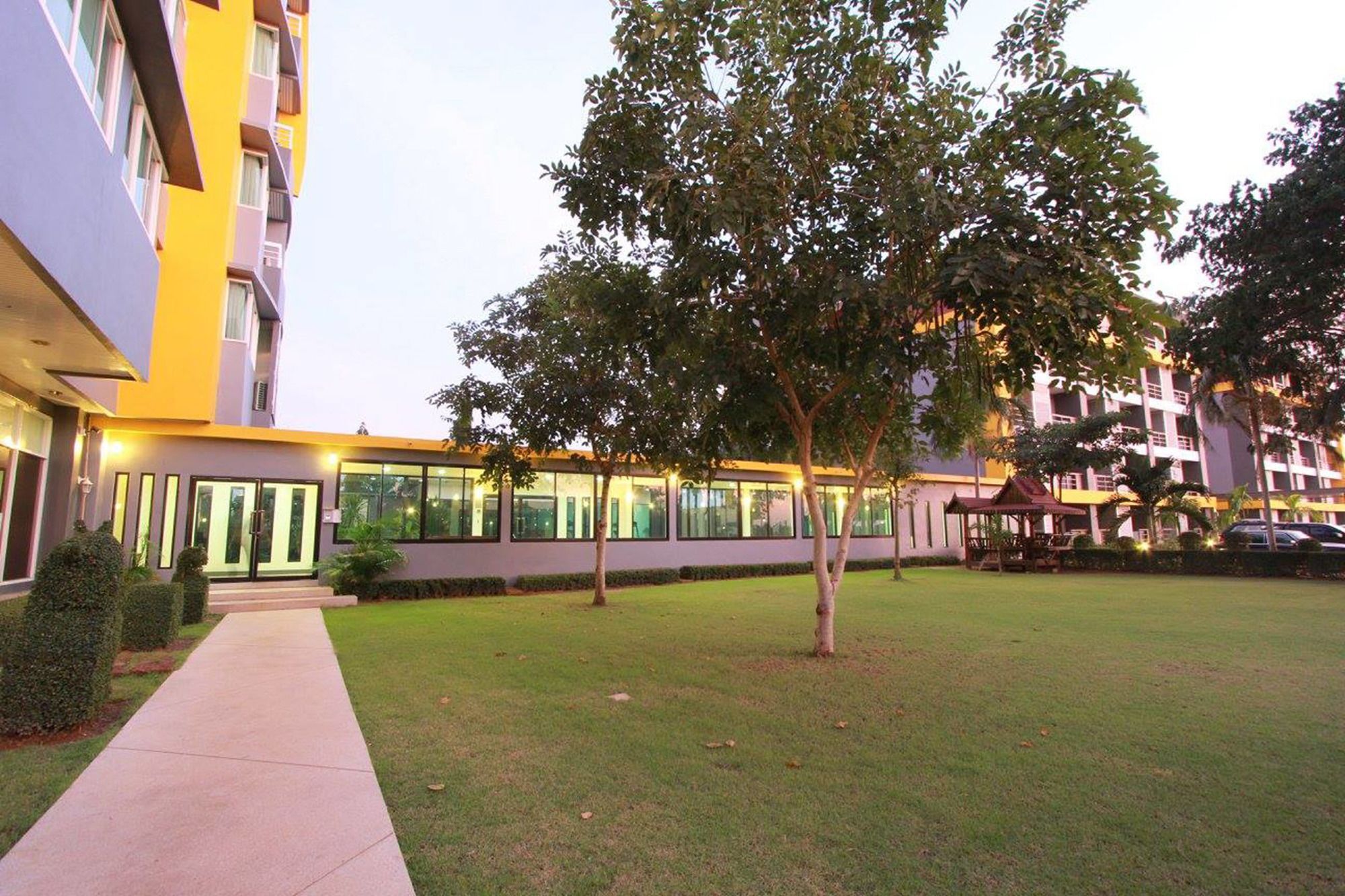 Si Maha Phot The Park 304 Executive Serviced Apartment מראה חיצוני תמונה